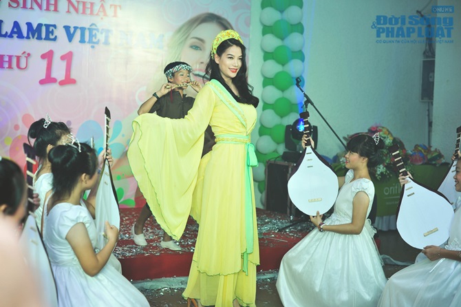 Nữ giang hồ “Hương ga” hóa Hằng Nga dịu dàng