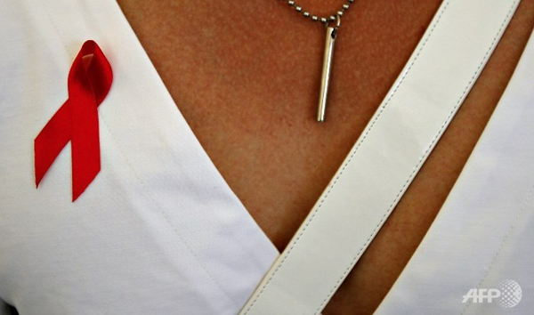 Sao phim người lớn cho sờ ngực để gây quỹ từ thiện