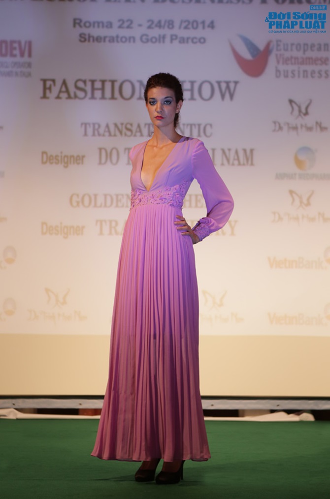 BST của Trang Cherry hút hồn doanh nghiệp thời trang Châu Âu