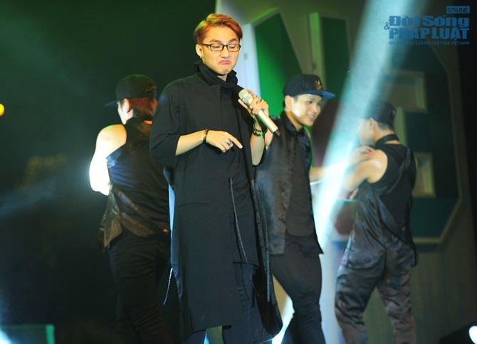 Sơn Tùng M-TP bĩu môi khiến 10 ngàn fan 