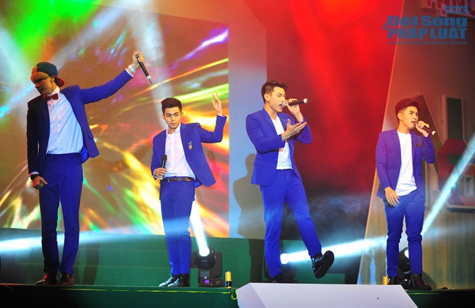 Sơn Tùng M-TP bĩu môi khiến 10 ngàn fan 