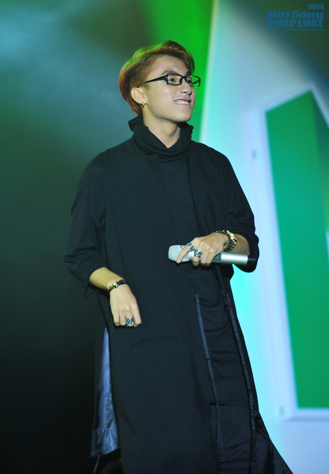 Sơn Tùng M-TP bĩu môi khiến 10 ngàn fan 