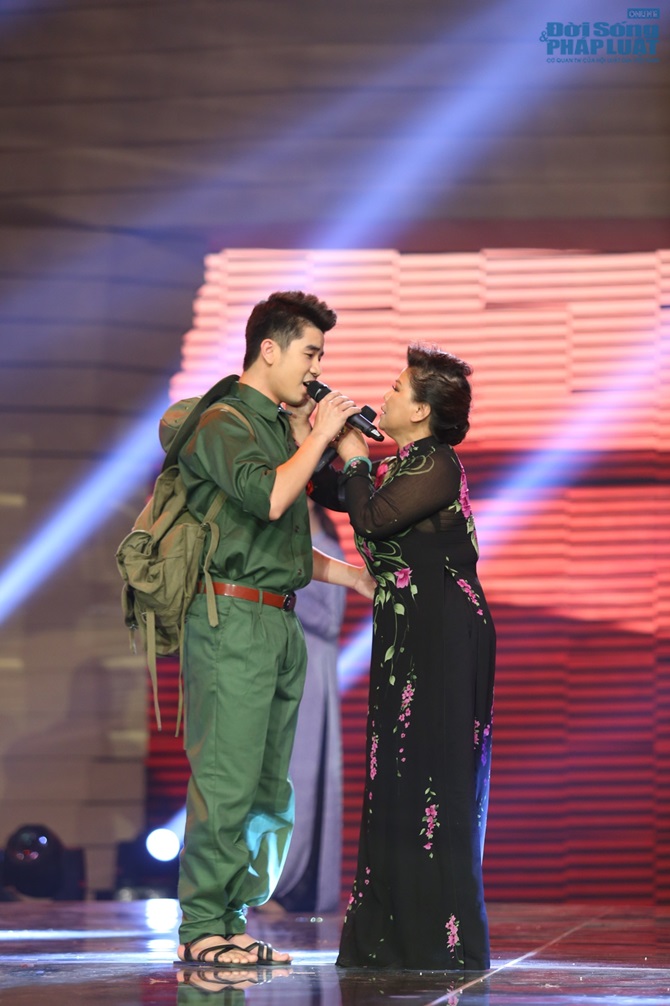 Thanh Hoa đầy cảm xúc song ca cùng con trai