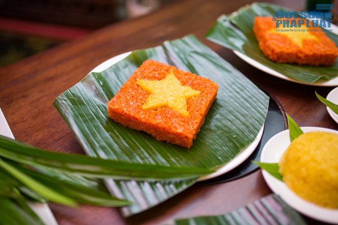 Hoa hậu Thu Hoài nấu xôi đặc biệt mừng Quốc Khánh