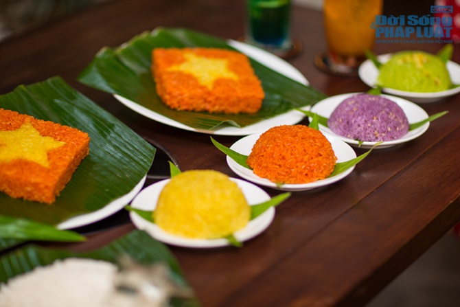 Hoa hậu Thu Hoài nấu xôi đặc biệt mừng Quốc Khánh