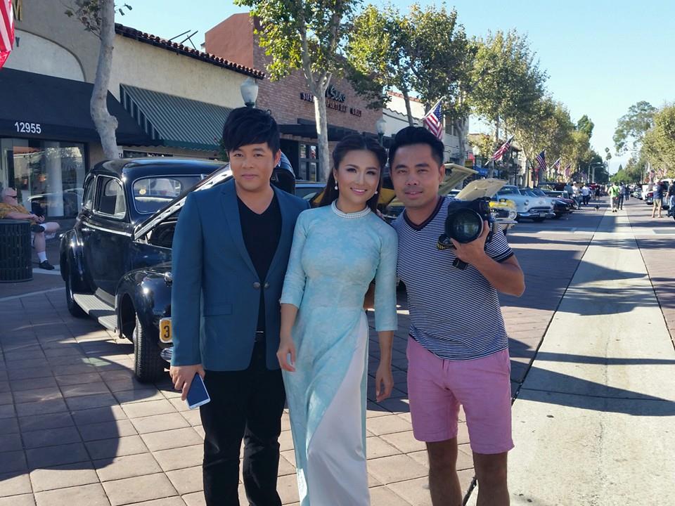 Ngọc Trinh diện váy ngủ lấp ló vòng 1