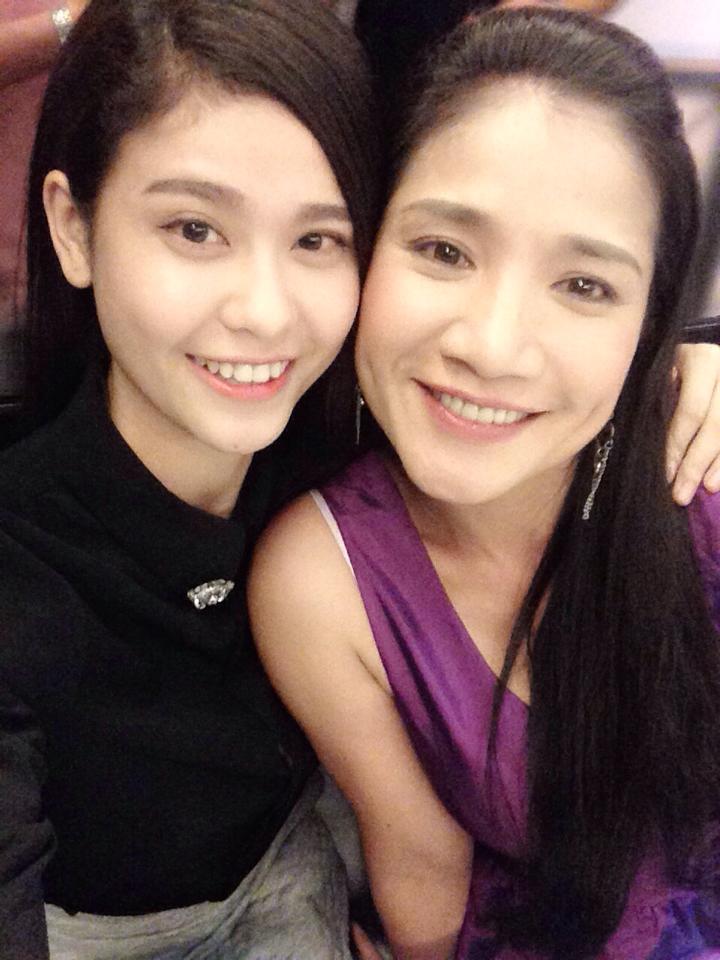 Ngọc Trinh diện váy ngủ lấp ló vòng 1