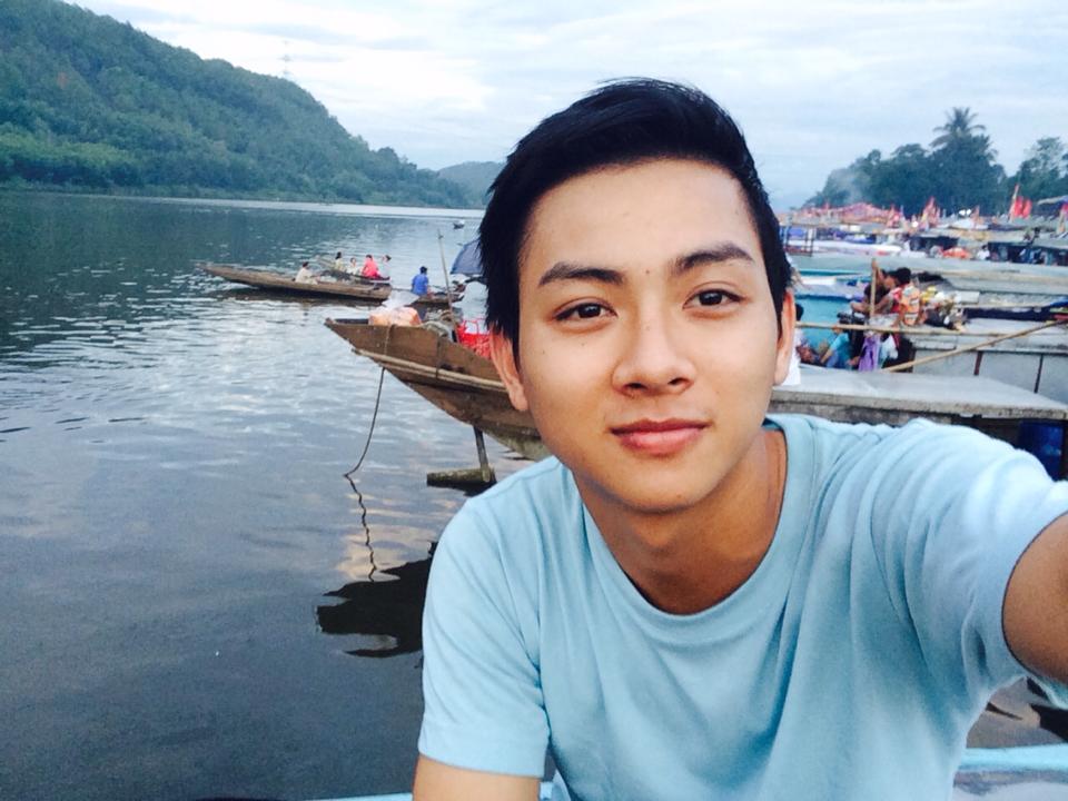 Facebook sao 24h: Bằng Kiều, Đông Nhi thi nhau chu môi tự sướng