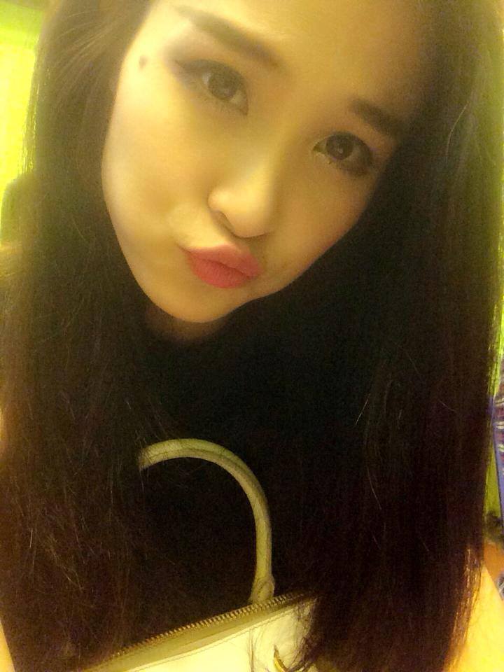 Facebook sao 24h: Bằng Kiều, Đông Nhi thi nhau chu môi tự sướng