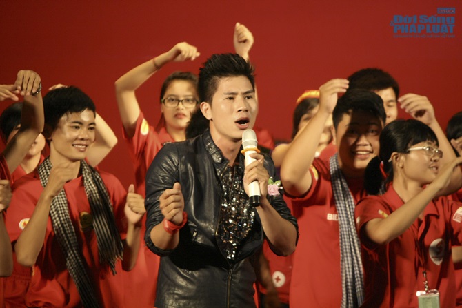 Lê Minh Trung tích cực làm Đại sứ hành trình đỏ