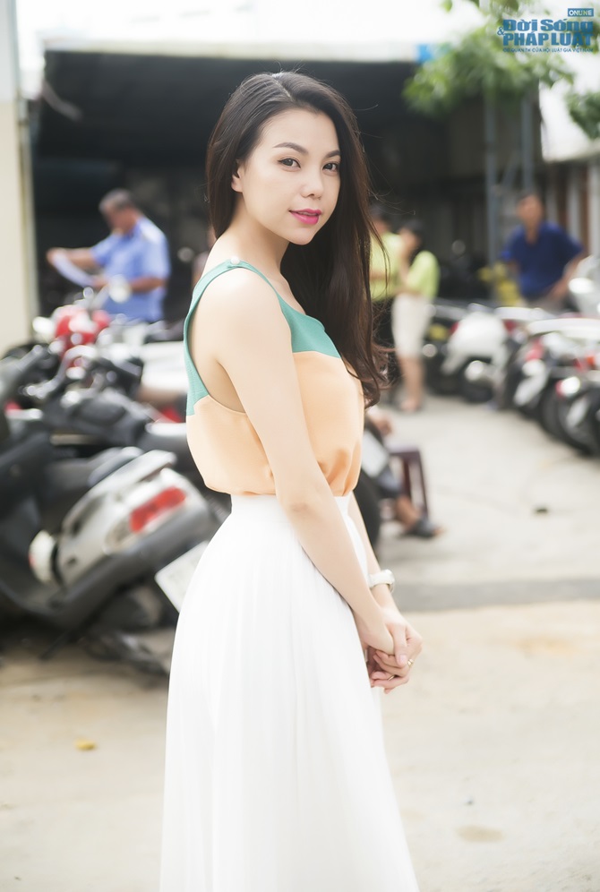 Trà Ngọc Hằng âu yếm, vui chơi cùng trẻ nhiễm chất độc da cam