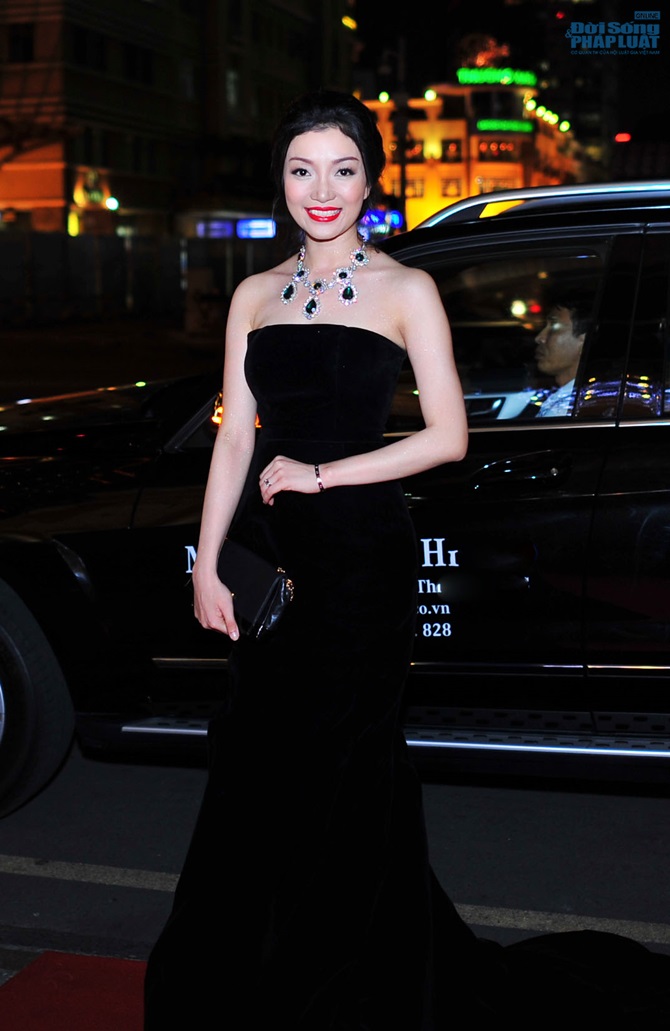 Sao Việt lộng lẫy váy áo tham dự đêm nhạc “Women in Music
