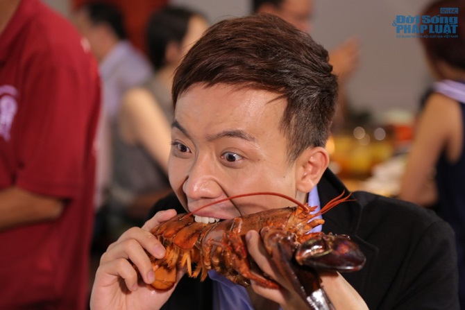 Trấn Thành lộ rõ bản chất... tham ăn khi ăn tối cùng HH Thu Hoài