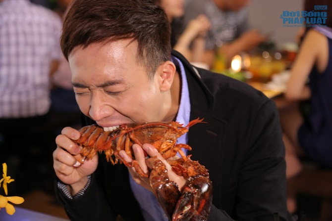 Trấn Thành lộ rõ bản chất... tham ăn khi ăn tối cùng HH Thu Hoài