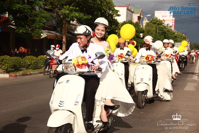 Quỳnh Anh Shyn, Bê Trần tham gia diễu hành rước dâu quanh TP Vinh