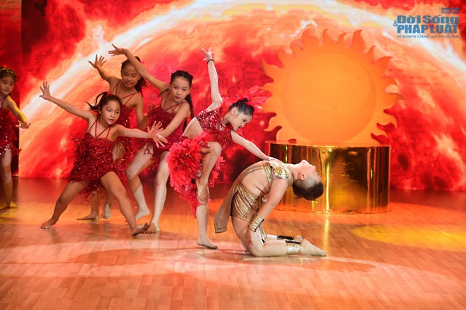 Bước nhảy hoàn vũ nhí tập 1 vòng đối đầu: Bùng nổ và thăng hoa