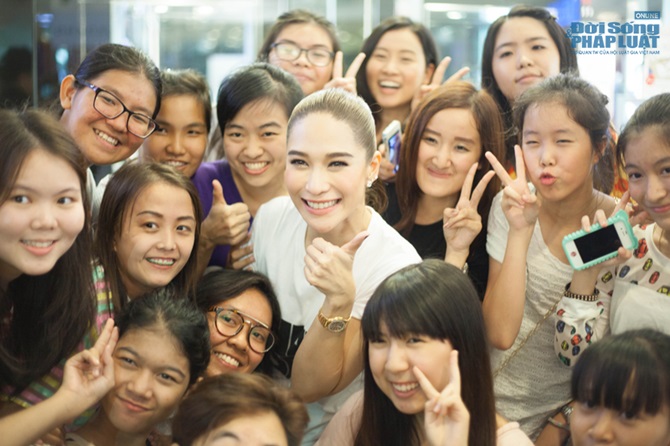 Đệ nhất mỹ nhân Thái Lan tham gia sự kiện cùng dàn hotboy