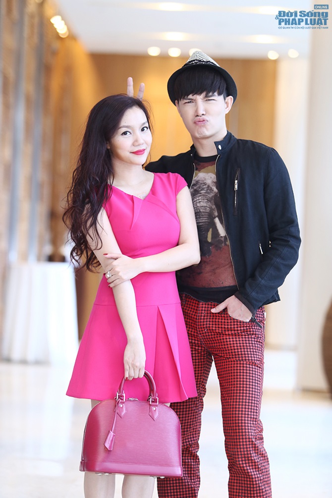 Ngọc Anh tươi cười rạng rỡ bên Nathan Lee