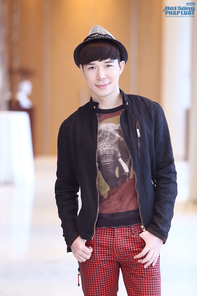 Ngọc Anh tươi cười rạng rỡ bên Nathan Lee