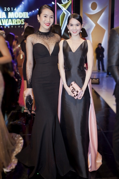 Ngọc Trinh bức xúc vì cư dân mạng lên án hay đi giày cao gót Ngọc Trinh bức xúc vì cư dân mạng lên án hay đi giày cao gót