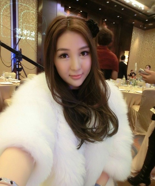 Nhìn lại những bức ảnh khoe cuộc sống giàu sang của mỹ nữ bán dâm