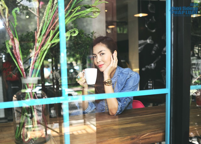 Tăng Thanh Hà xuất hiện rạng rỡ sau 