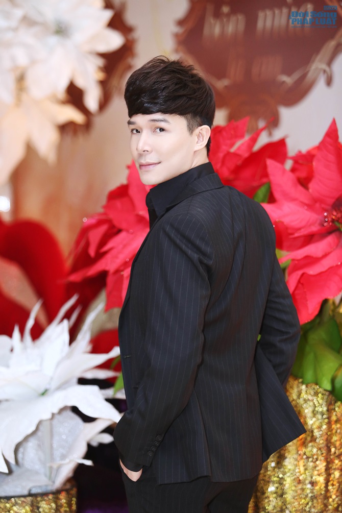 Nathan Lee diện veston Yves Saint Laurent lịch lãm và đẳng cấp