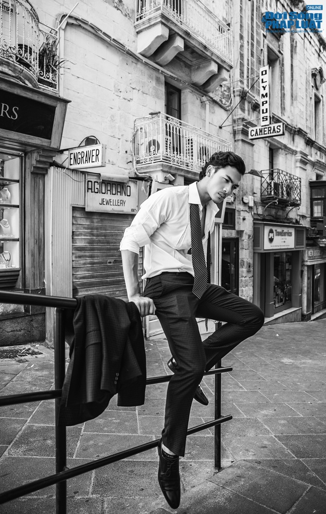 Á vương Vũ Tuấn Việt lịch lãm ở Paris