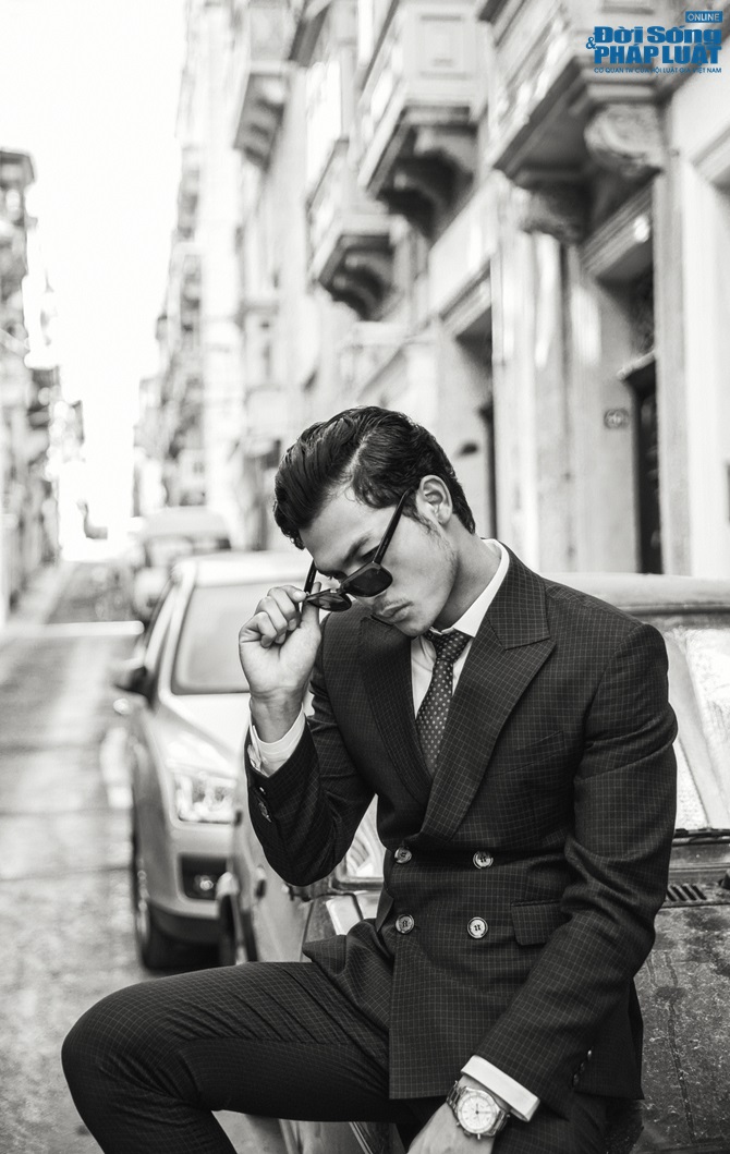 Á vương Vũ Tuấn Việt lịch lãm ở Paris