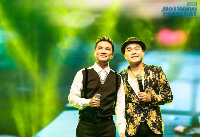 Khánh Bình giả giọng nữ hát 