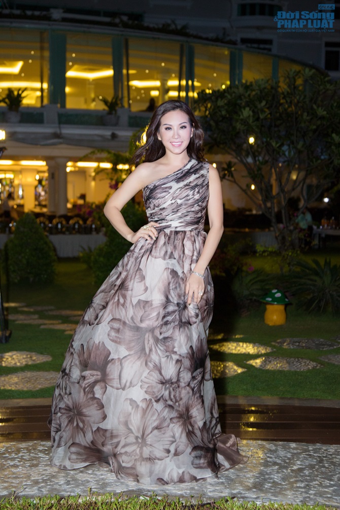 Hoa hậu Thu Hoài đọ sắc bên Trương Thị May