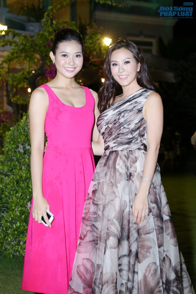 Hoa hậu Thu Hoài đọ sắc bên Trương Thị May