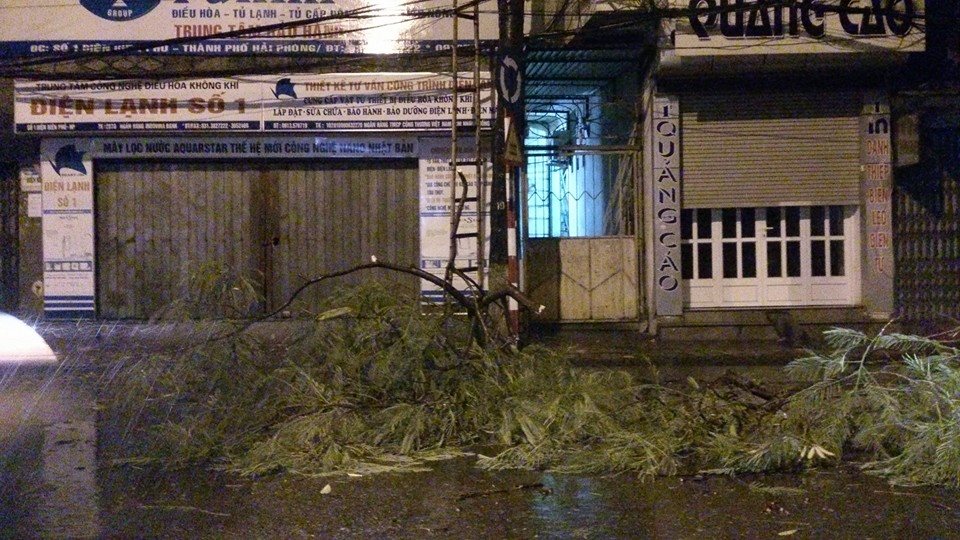 Chùm ảnh bão số 3 với sức gió mạnh đổ bộ vào các tỉnh ven biển VN