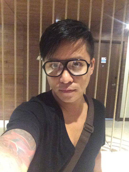 Ngọc Trinh, Linh Chi diện nội y uốn éo trên máy bay