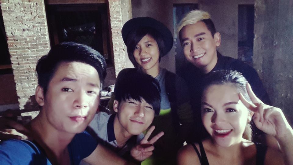 Ngọc Trinh, Linh Chi diện nội y uốn éo trên máy bay