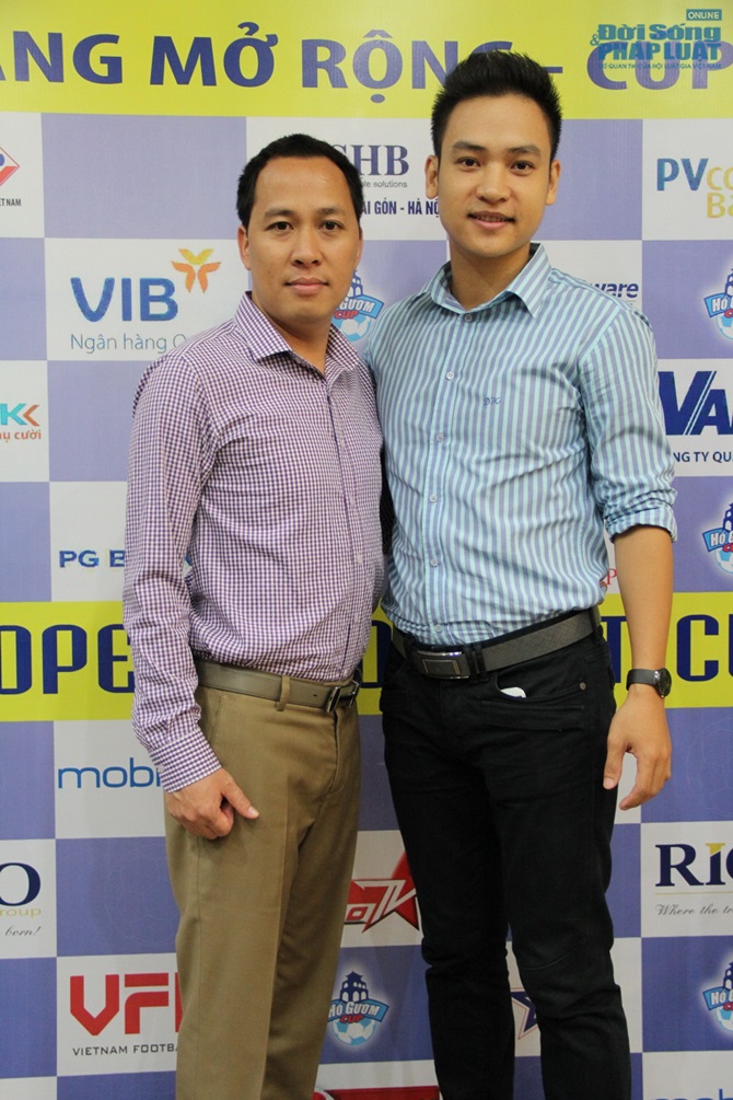 Ngọc Trinh ra Hà Nội tham dự lễ khai mạc giải bóng đá Cúp Hồ Gươm