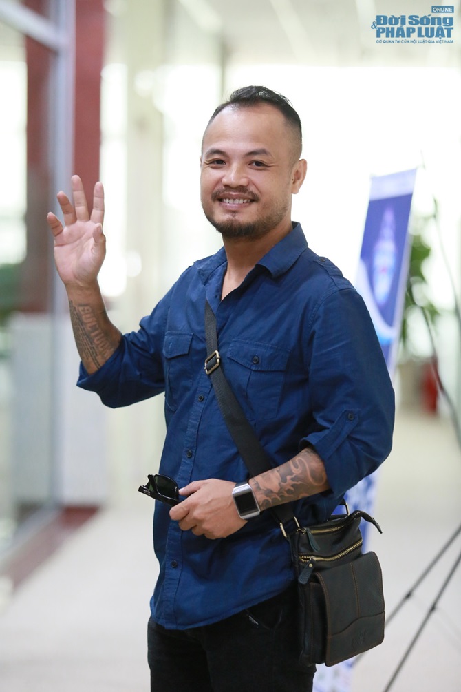 Ngọc Trinh ra Hà Nội tham dự lễ khai mạc giải bóng đá Cúp Hồ Gươm