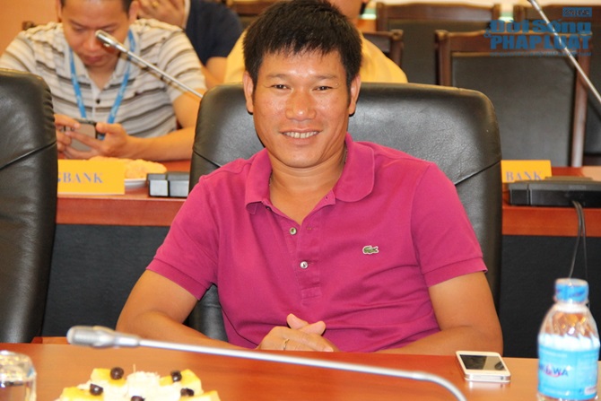 Ngọc Trinh ra Hà Nội tham dự lễ khai mạc giải bóng đá Cúp Hồ Gươm