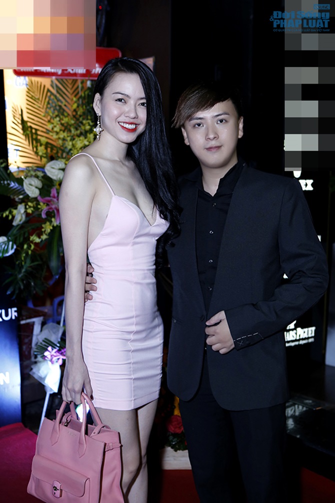 Vũ Hoàng Điệp trễ nãi vòng 1, khoe đường cong đầy khiêu khích