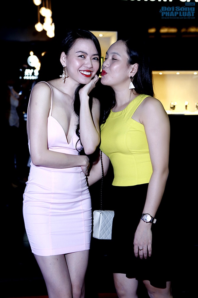 Vũ Hoàng Điệp trễ nãi vòng 1, khoe đường cong đầy khiêu khích