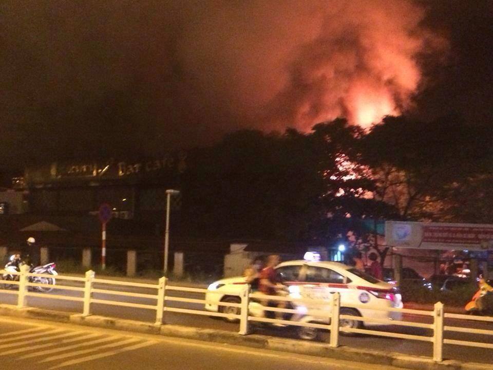 Cháy bar Luxury Hà Nội: Hàng trăm khách nháo nhào bỏ chạy