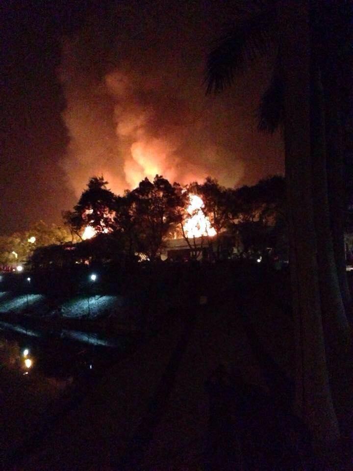 Cháy bar Luxury Hà Nội: Hàng trăm khách nháo nhào bỏ chạy