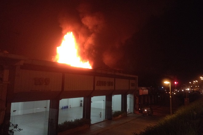 Cháy bar Luxury Hà Nội: Hàng trăm khách nháo nhào bỏ chạy