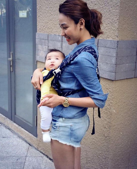 Khắc Việt đội mũ bảo hiểm, bịt khẩu trang kín mít khi đi xe máy Khắc Việt đội mũ bảo hiểm, bịt khẩu trang kín mít khi đi xe máy