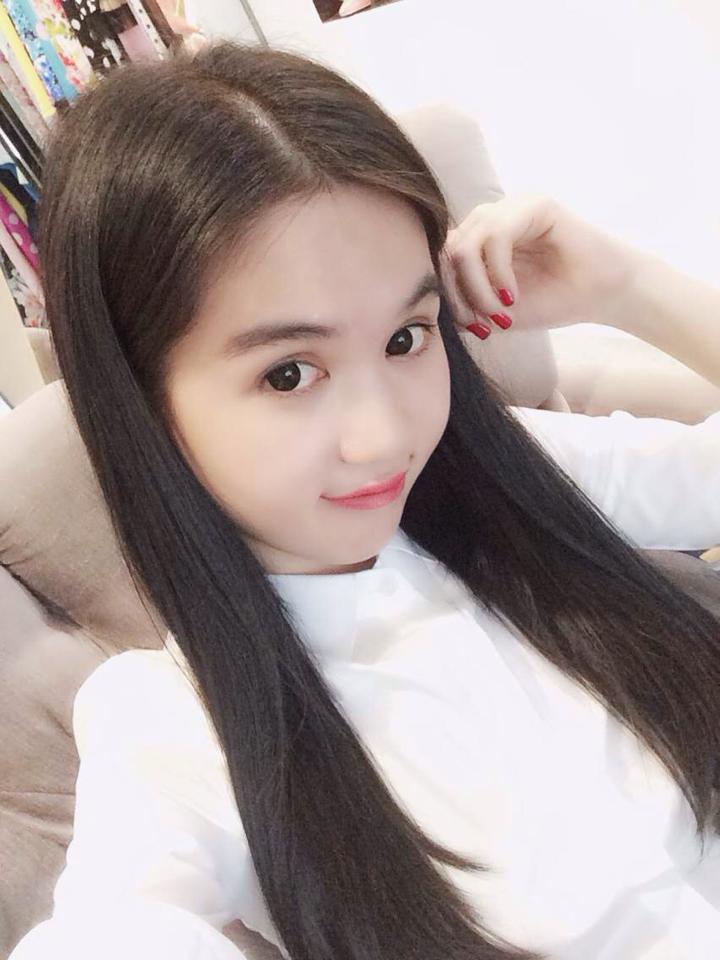 Khắc Việt đội mũ bảo hiểm, bịt khẩu trang kín mít khi đi xe máy Khắc Việt đội mũ bảo hiểm, bịt khẩu trang kín mít khi đi xe máy