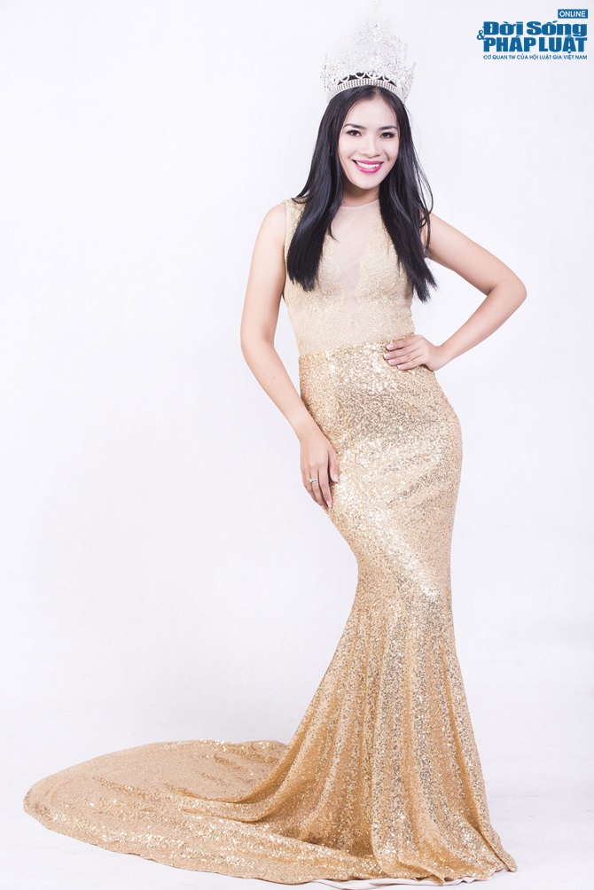 Hoa hậu Bích Dự làm “nàng thơ” của NTK Thiệu Vy