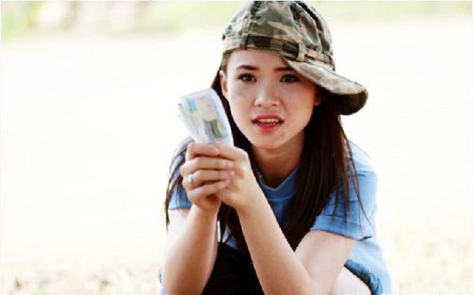 Sao Việt lê lết đi ăn xin, bán vé số Sao Việt lê lết đi ăn xin, bán vé số