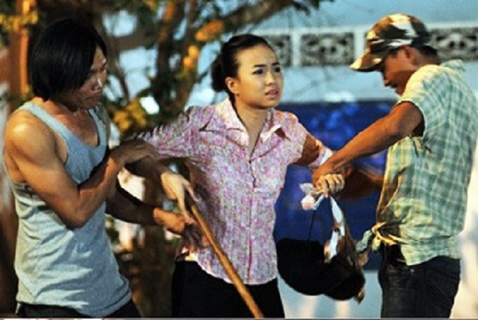 Sao Việt lê lết đi ăn xin, bán vé số Sao Việt lê lết đi ăn xin, bán vé số