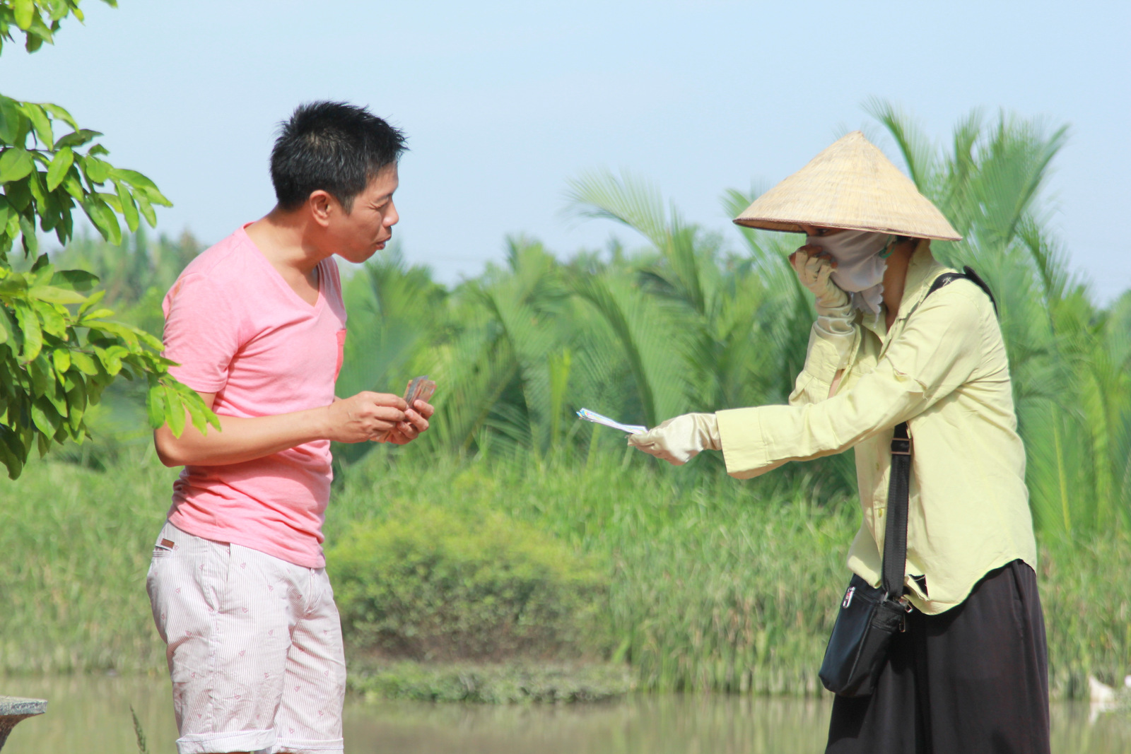 Sao Việt lê lết đi ăn xin, bán vé số Sao Việt lê lết đi ăn xin, bán vé số