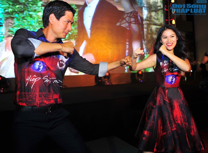 Dàn sao khủng đội mưa đi xem “Hiệp sĩ mù” của Đàm Vĩnh Hưng